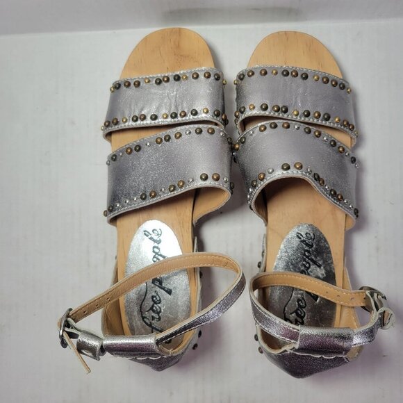 Free People Women North Shore Clog Silver Metallic Studded Sole Sandals Size 6 - Picture 4 of 7